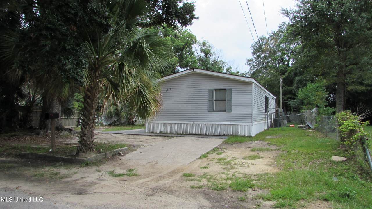 1724 Wisteria Street - Photo 1