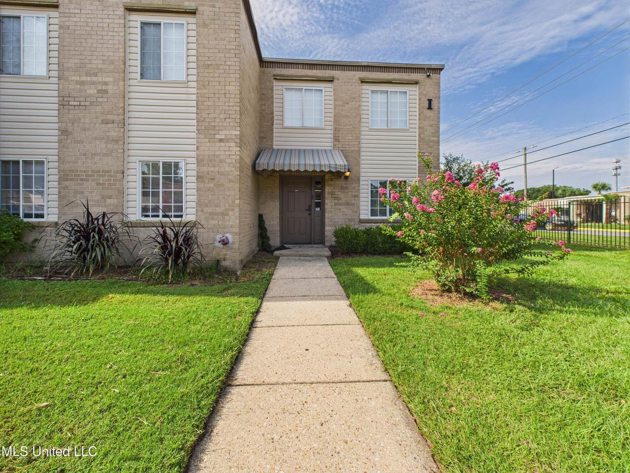 245 Mc Donnell Avenue - Photo 1