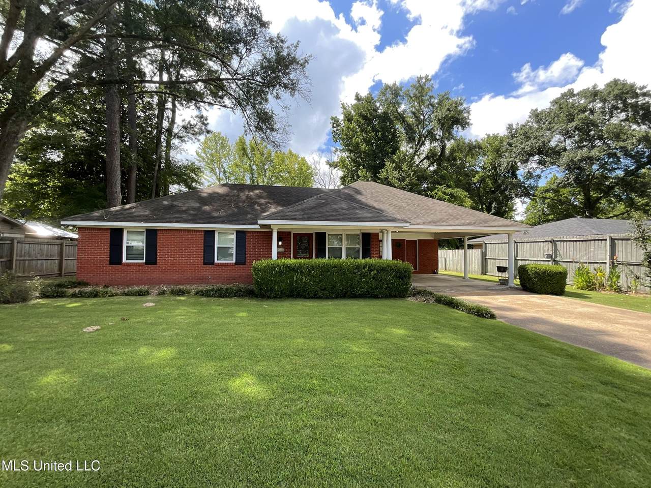 814 Windsor Road - Photo 1