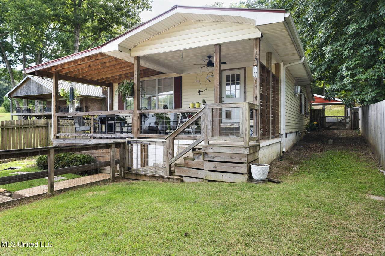 1294 Lakeview Drive - Photo 1