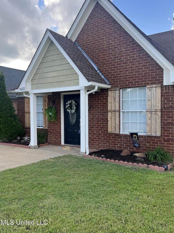 1652 Thomas Street - Photo 1