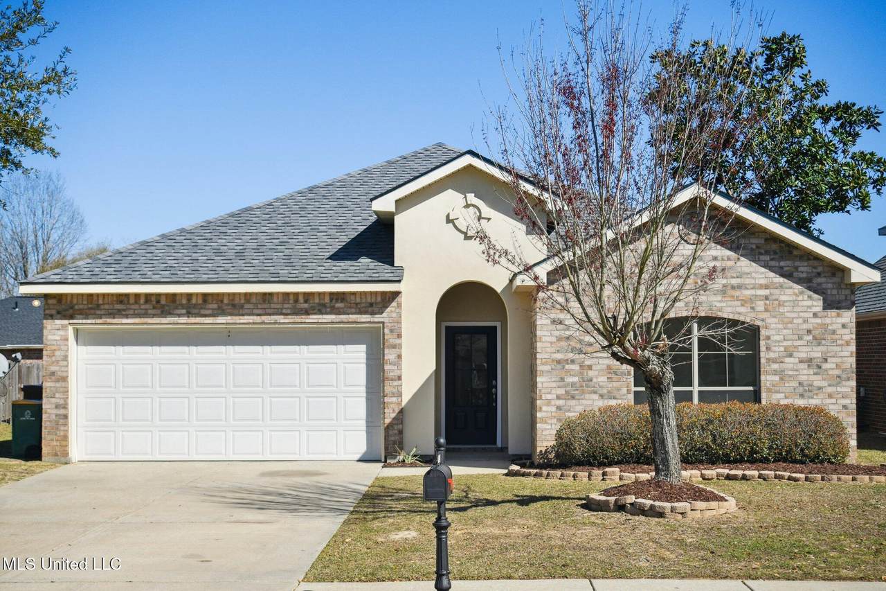 10353 Huntleigh Drive - Photo 1