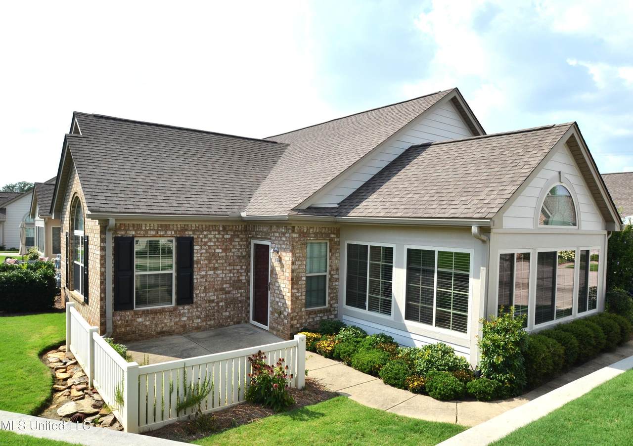 8710 Parkview Oaks Circle - Photo 1