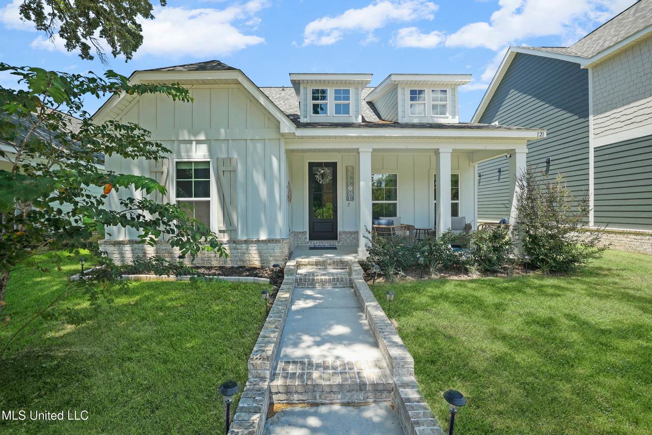 121 Grande View Drive - Photo 1