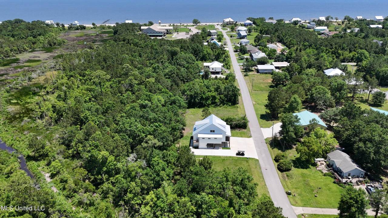 180 Vacation Lane - Photo 1