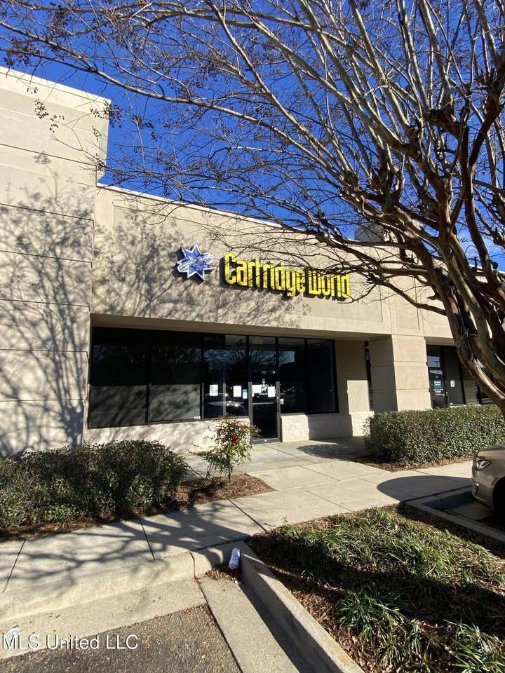 201 E Layfair Drive - Photo 1