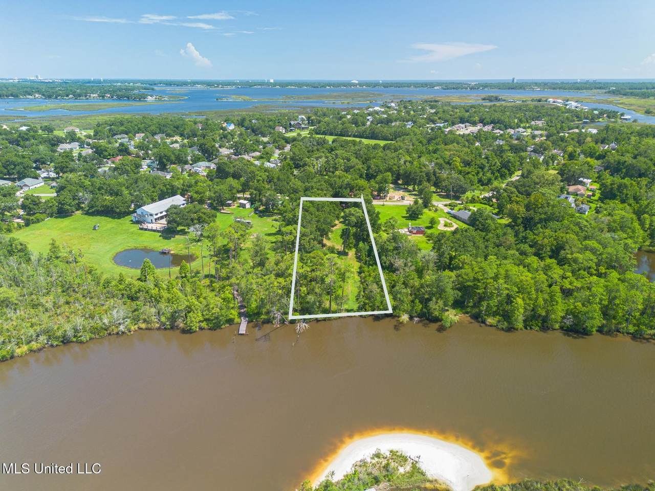  Shorecrest Road - Photo 1