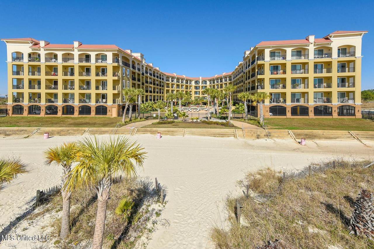 900 Village Lane - Photo 1