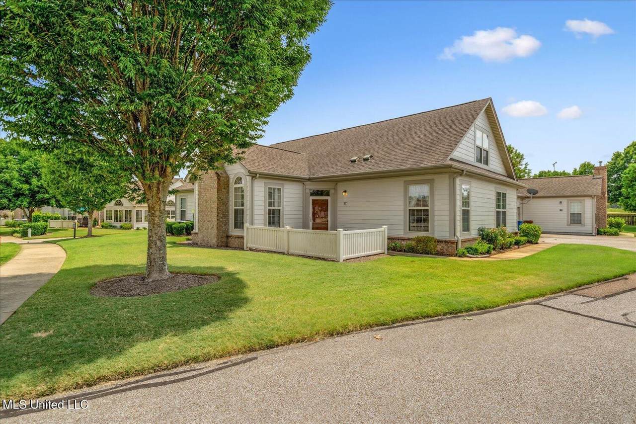 8817 Parkview Oaks Circle - Photo 1