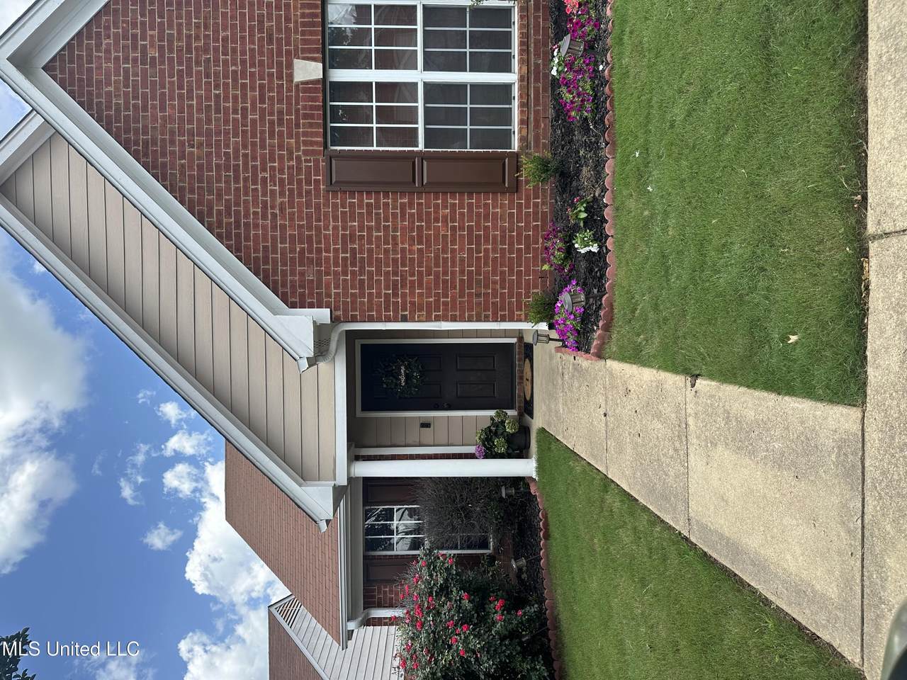 672 Grant Drive - Photo 1