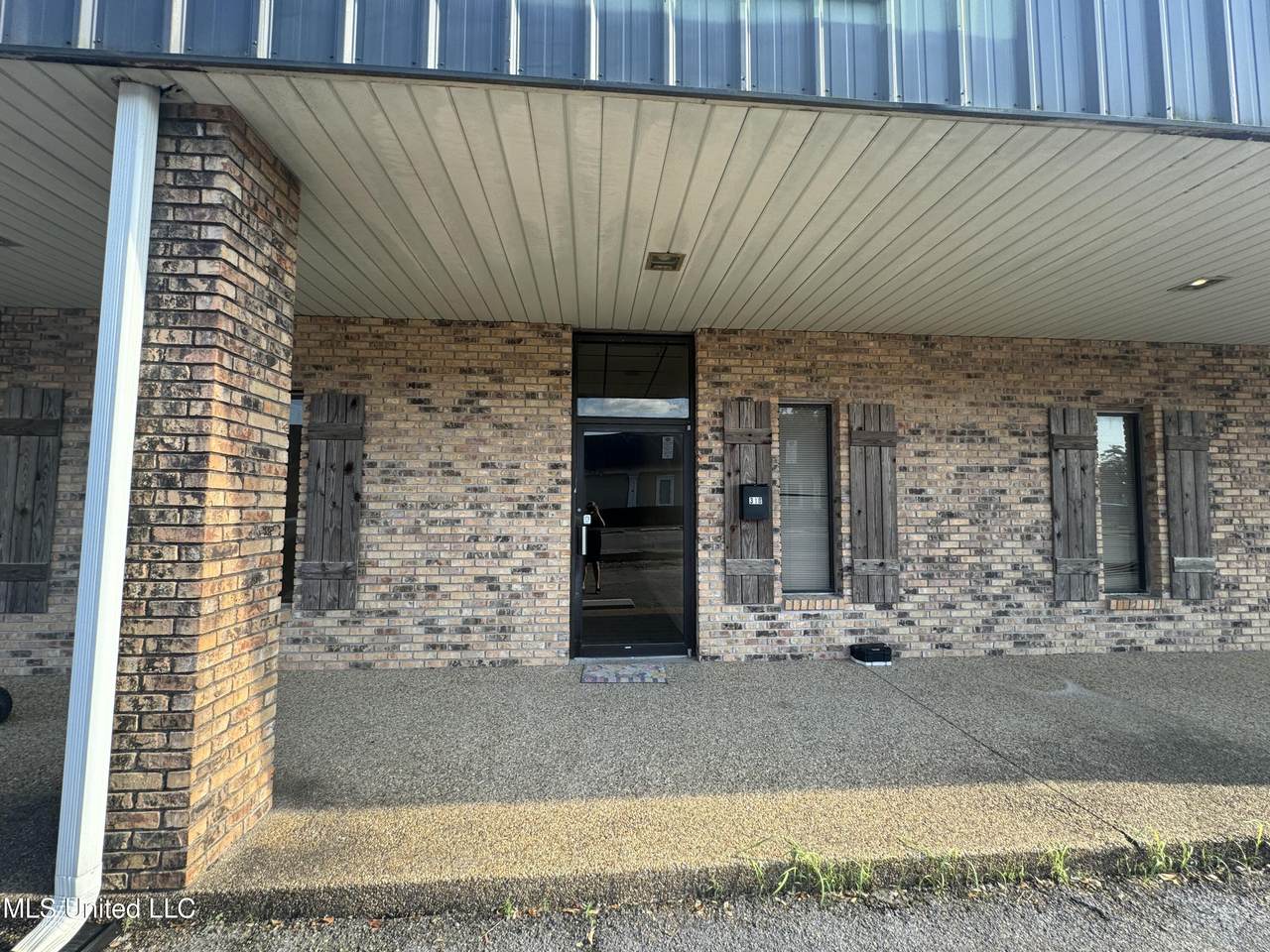 318 Courthouse Road - Photo 1