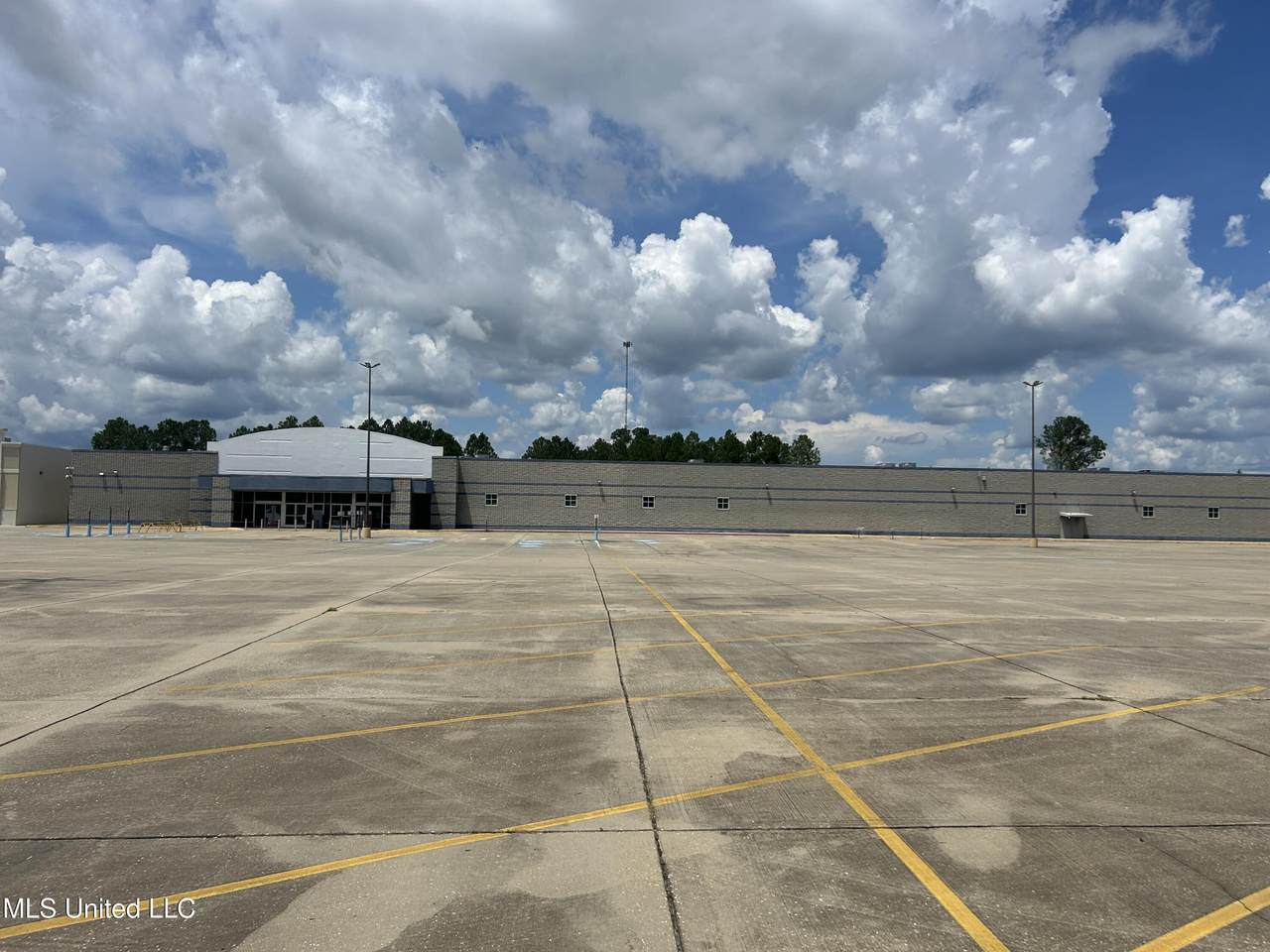 3943 Denny Avenue - Photo 1