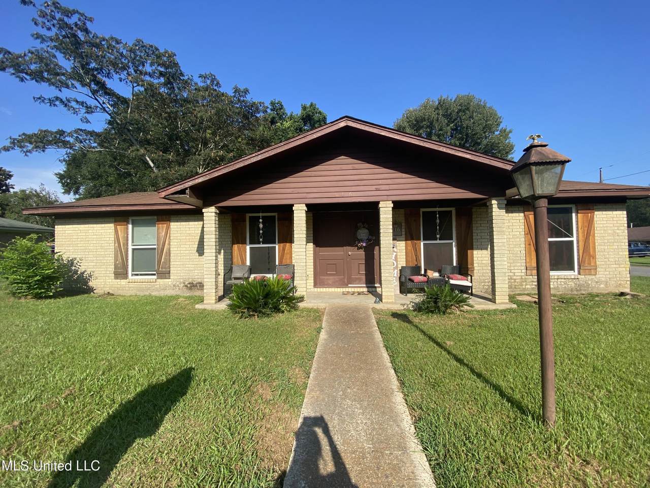 116 Oakhill Drive - Photo 1