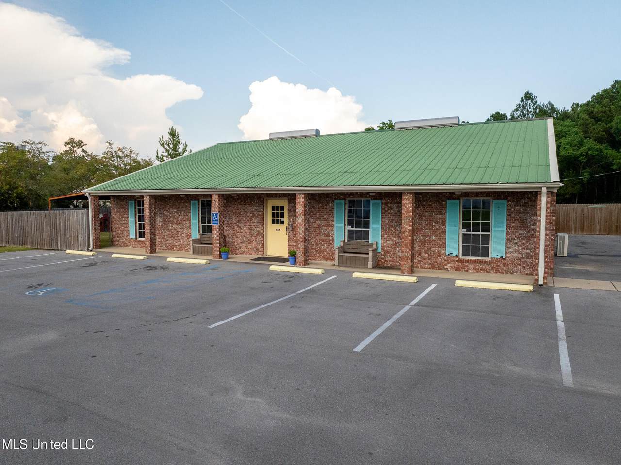 890 Vee Street - Photo 1