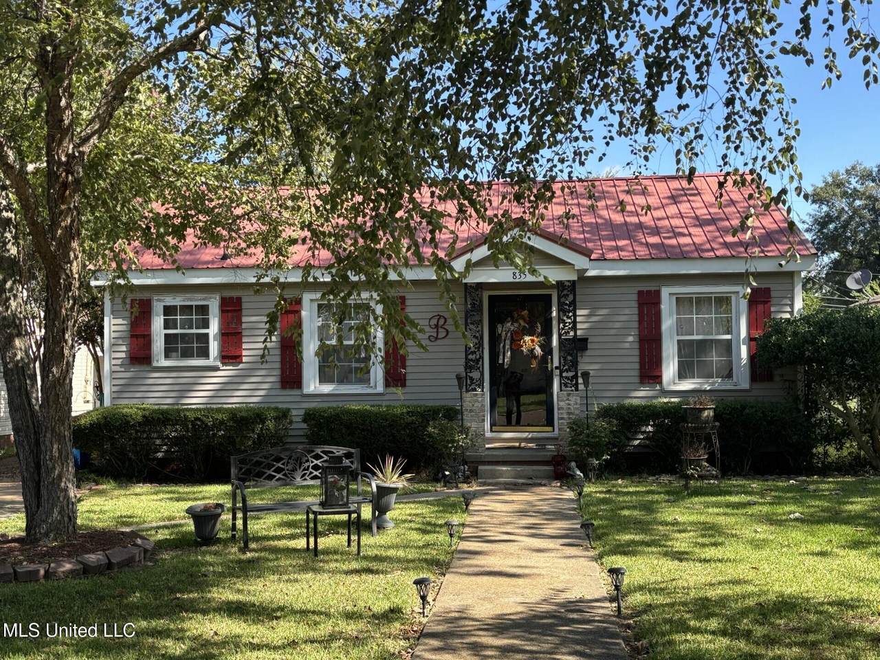 835 Catalpa Street - Photo 1