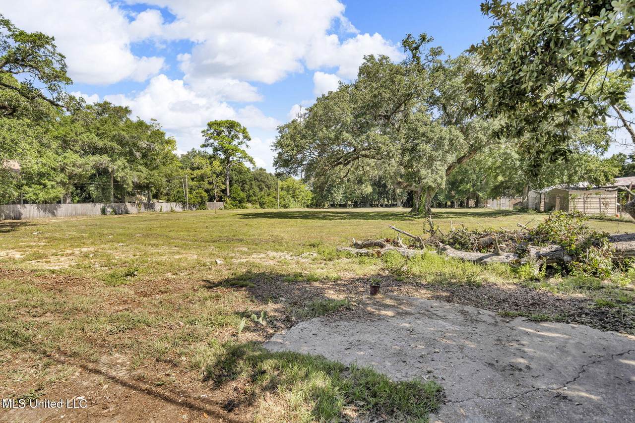 1126 Judge Sekul Avenue - Photo 1