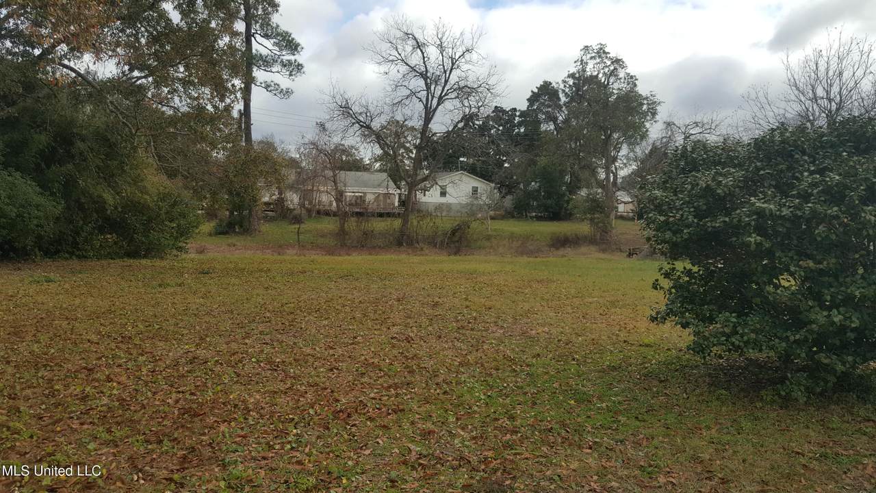 328 Bohn Street - Photo 1