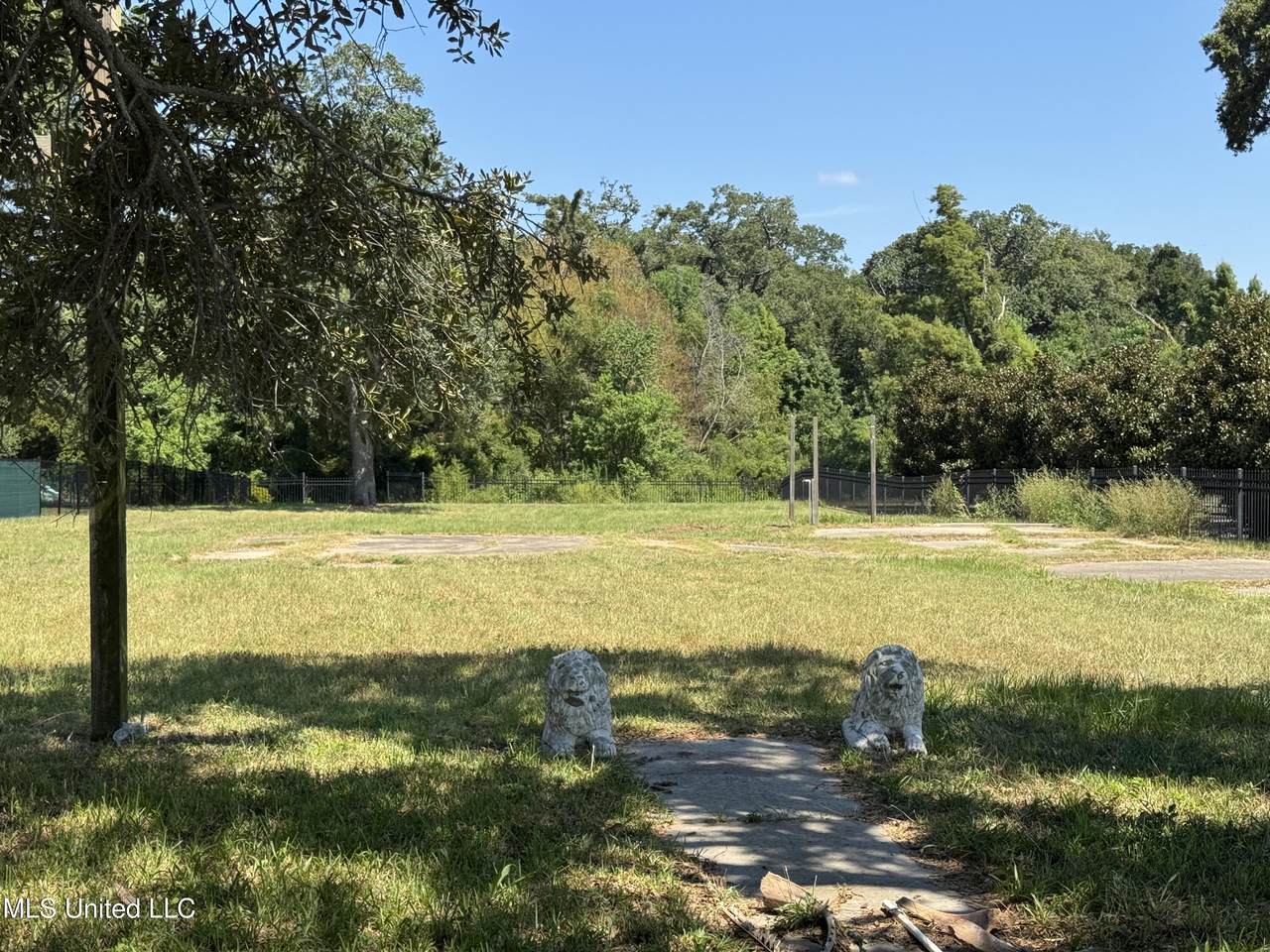 1086 Beach Boulevard - Photo 1