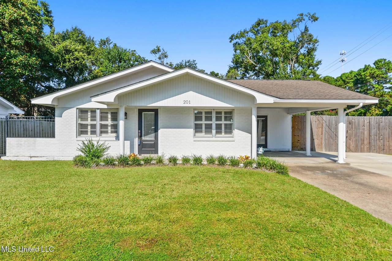 201 Walnut Drive - Photo 1