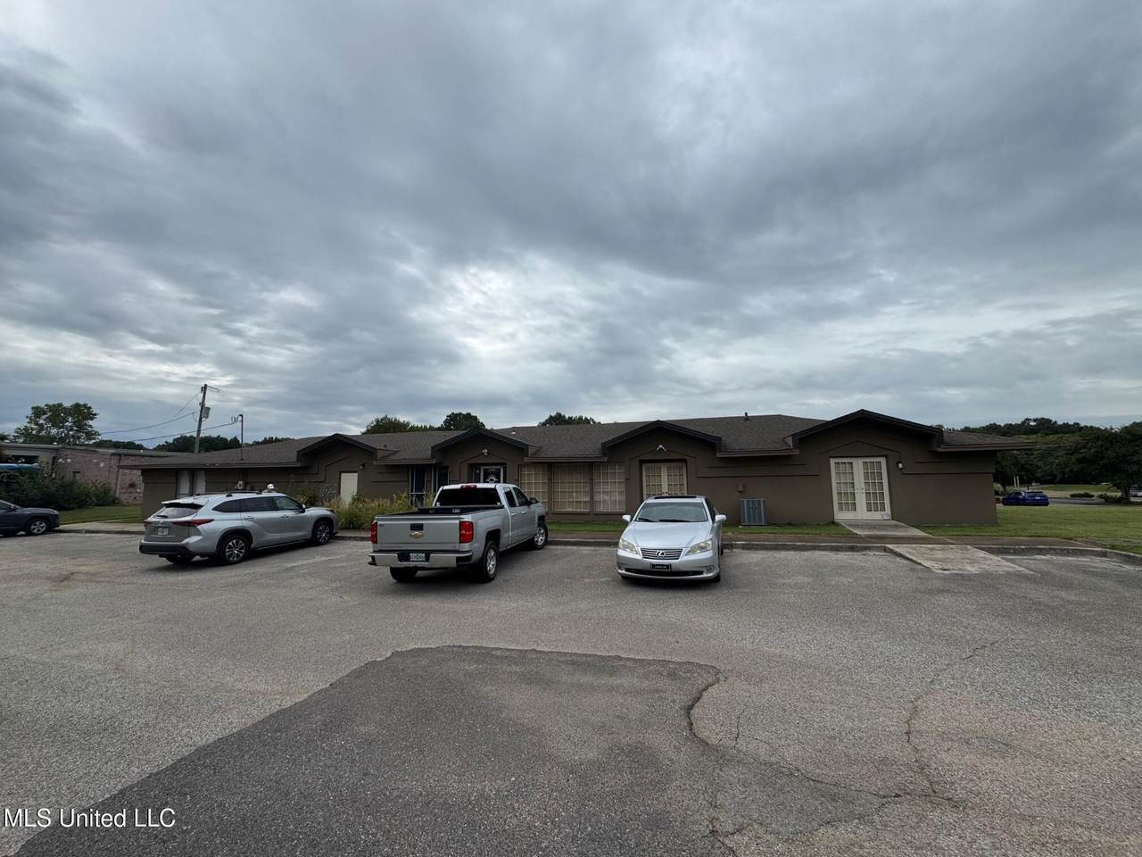 1310 Goodman Road - Photo 1