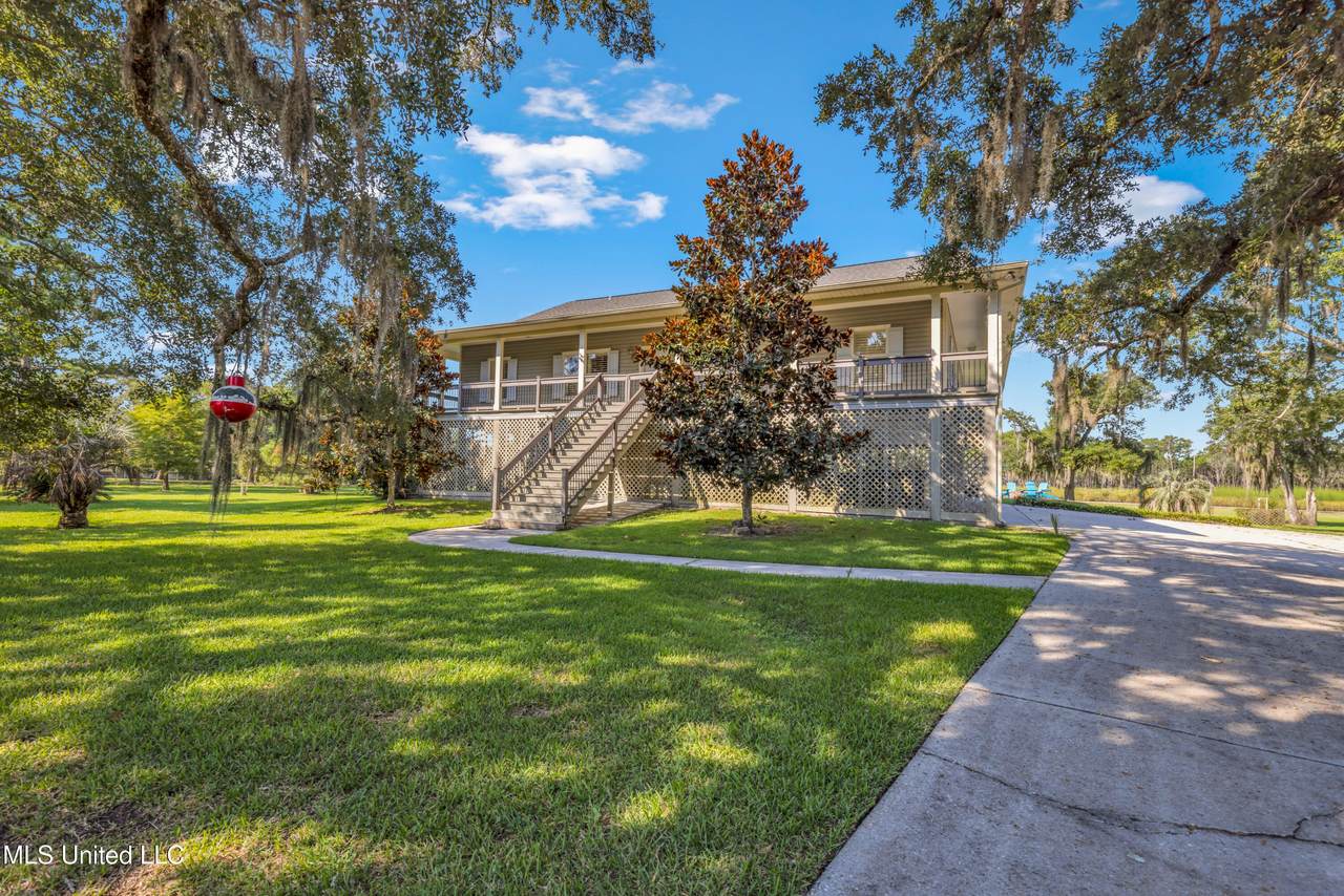 10125 Choctaw Drive - Photo 1