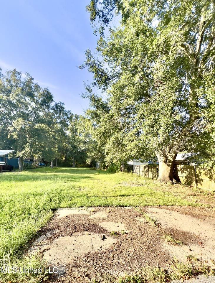 3703 Burroughs Avenue - Photo 1