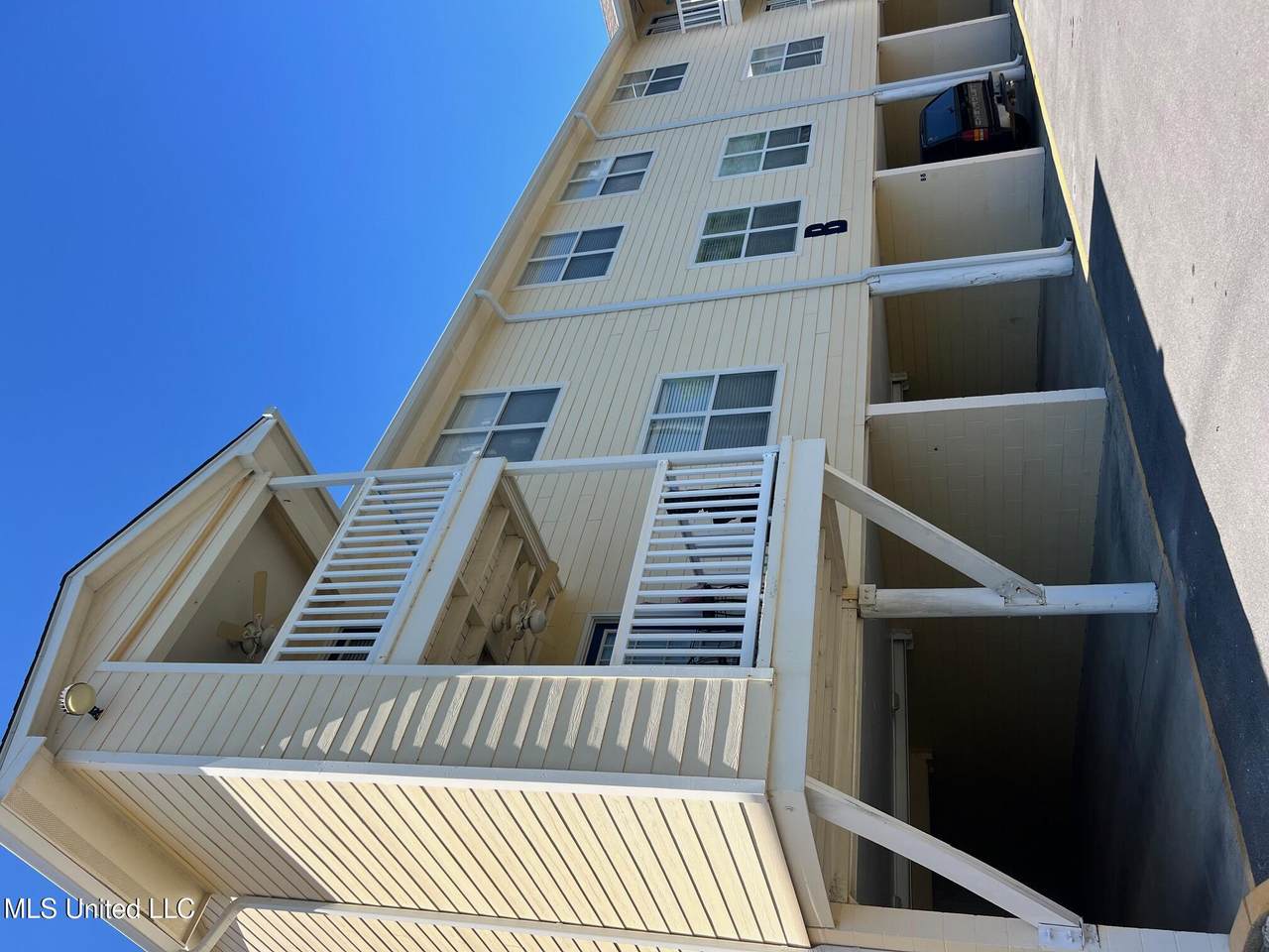 2421 Beachview Drive - Photo 1