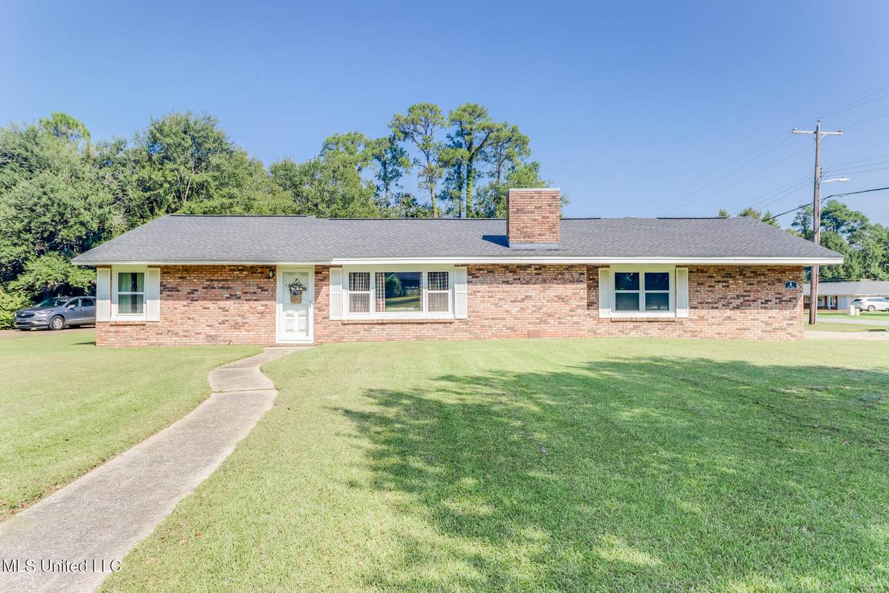 8 52nd Street - Photo 1