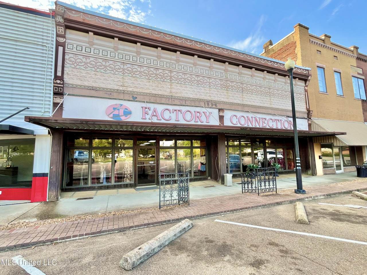 312 Railroad Avenue - Photo 1