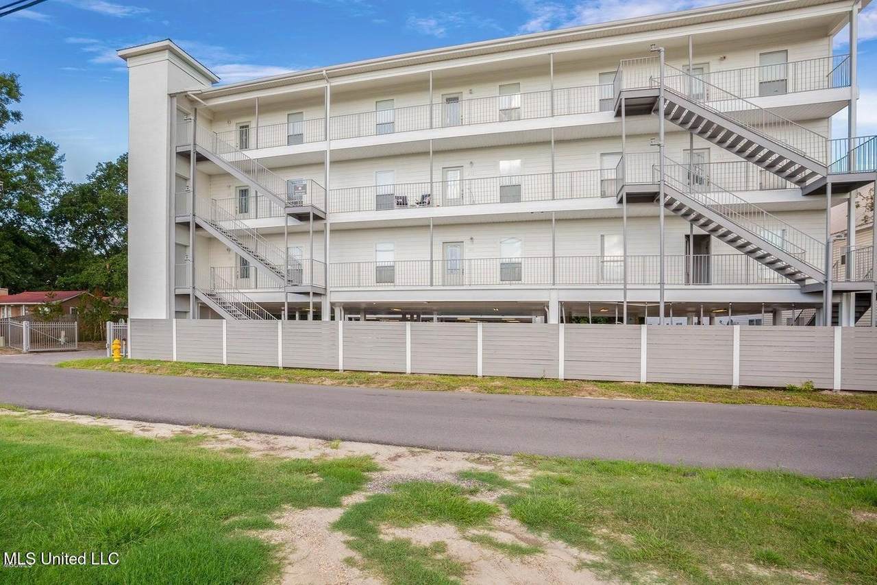 183 Mc Donnell Avenue - Photo 1