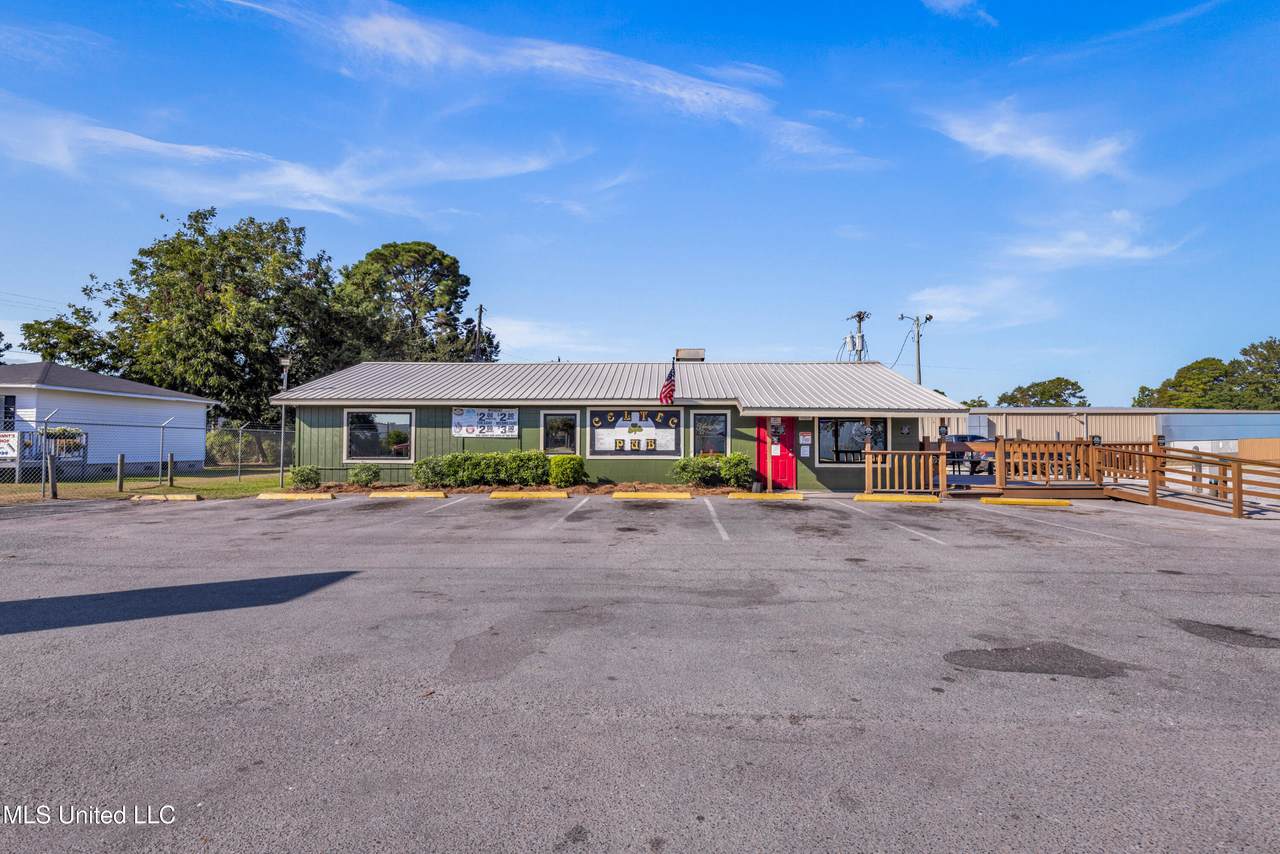 4901 Chicot Road - Photo 1