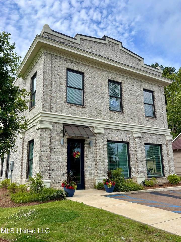 1021 Gluckstadt Road - Photo 1