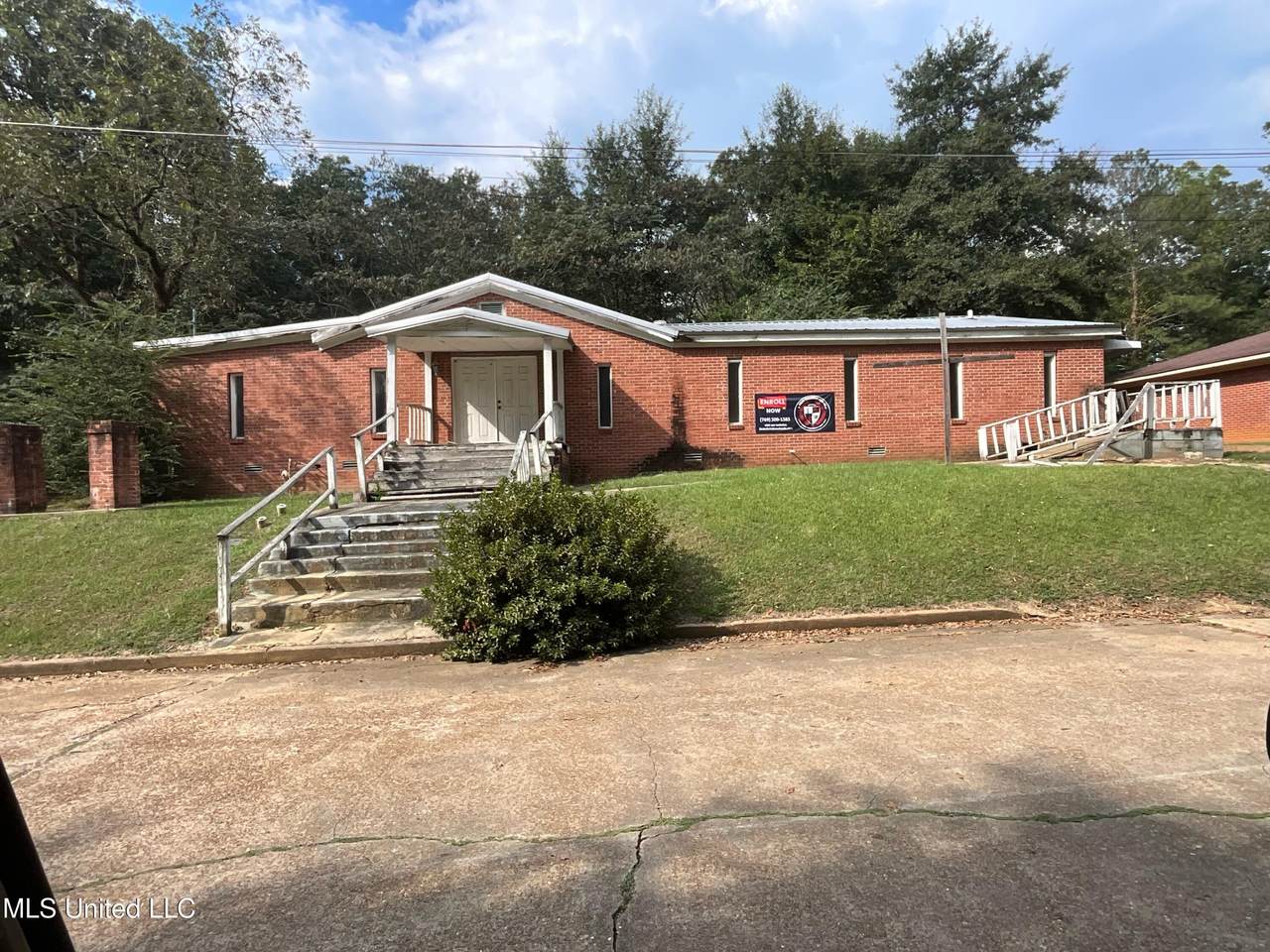 606 Gilliland Street - Photo 1