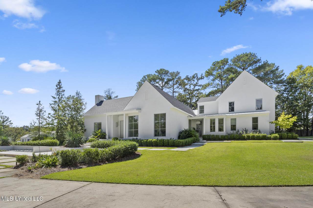 919 Montrose Drive - Photo 1