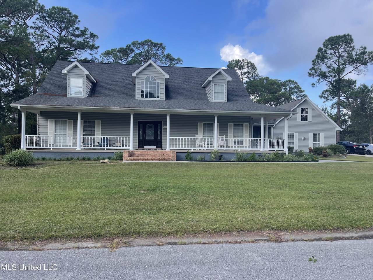 121 Fernwood Drive - Photo 1