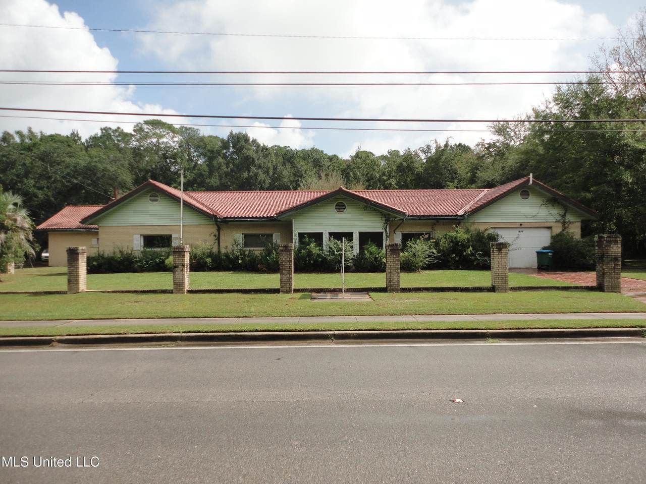 1916 Ladnier Road - Photo 1