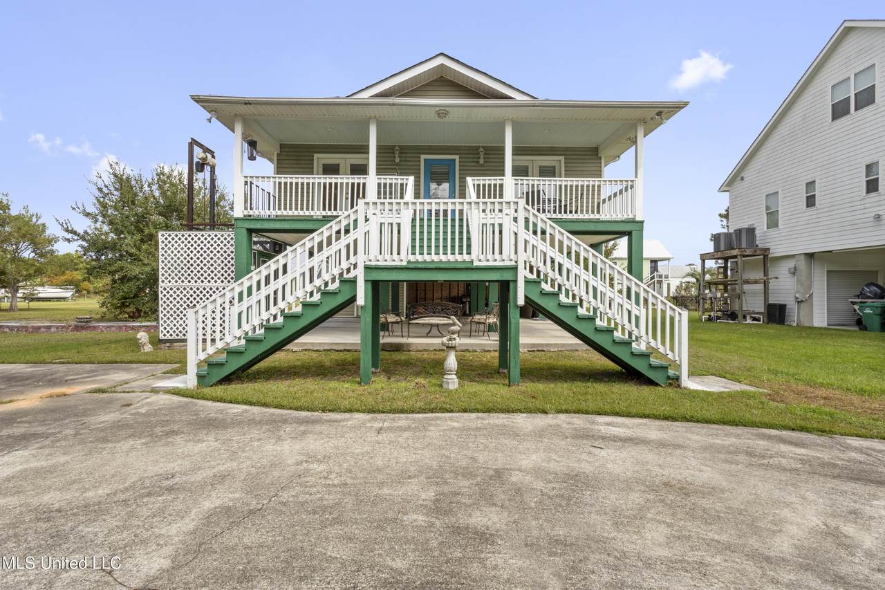 114 Favre Street - Photo 1