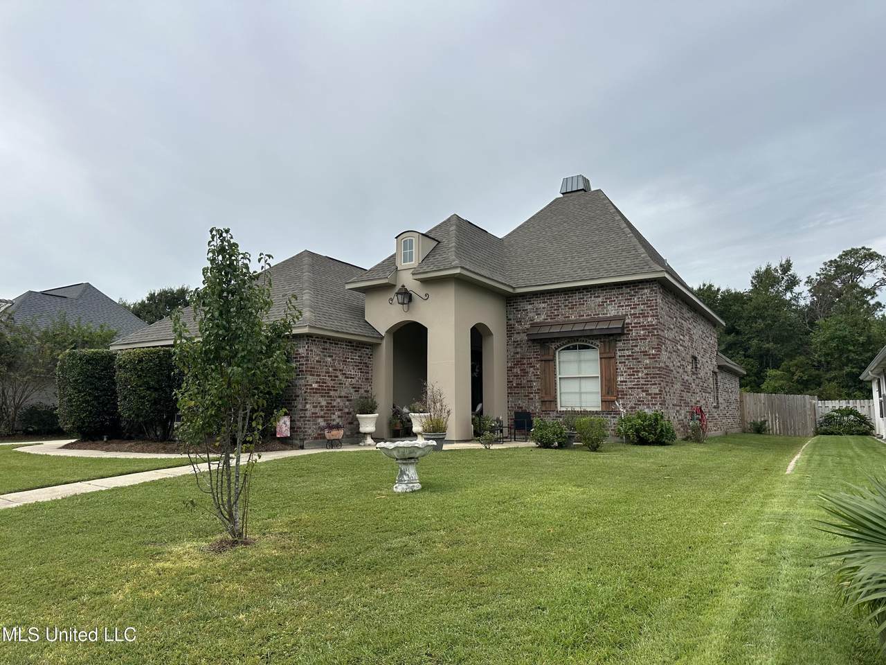 147 Sea Oaks Boulevard - Photo 1