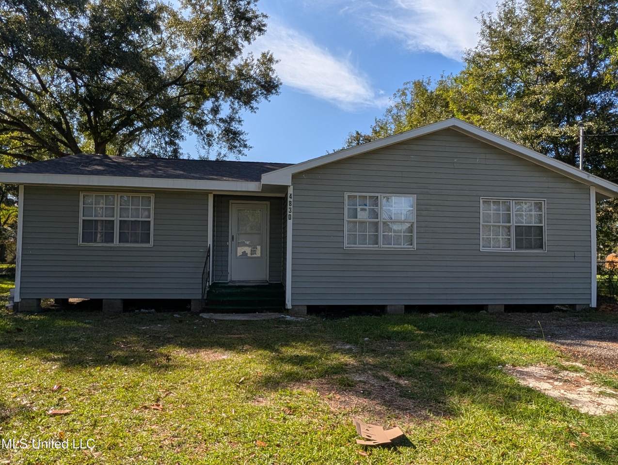 4830 Saphire Avenue - Photo 1