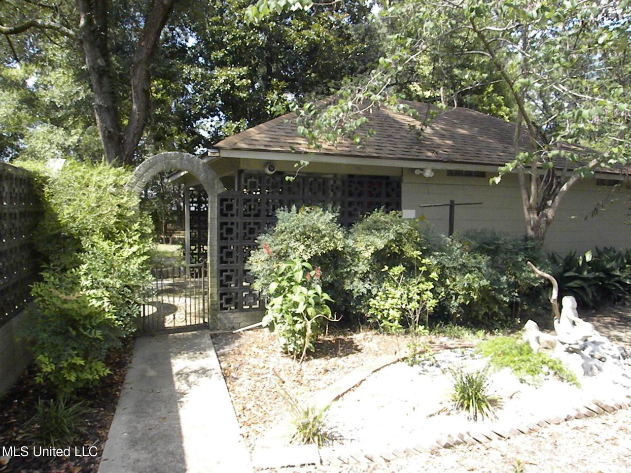 2096 Pat Lane - Photo 1