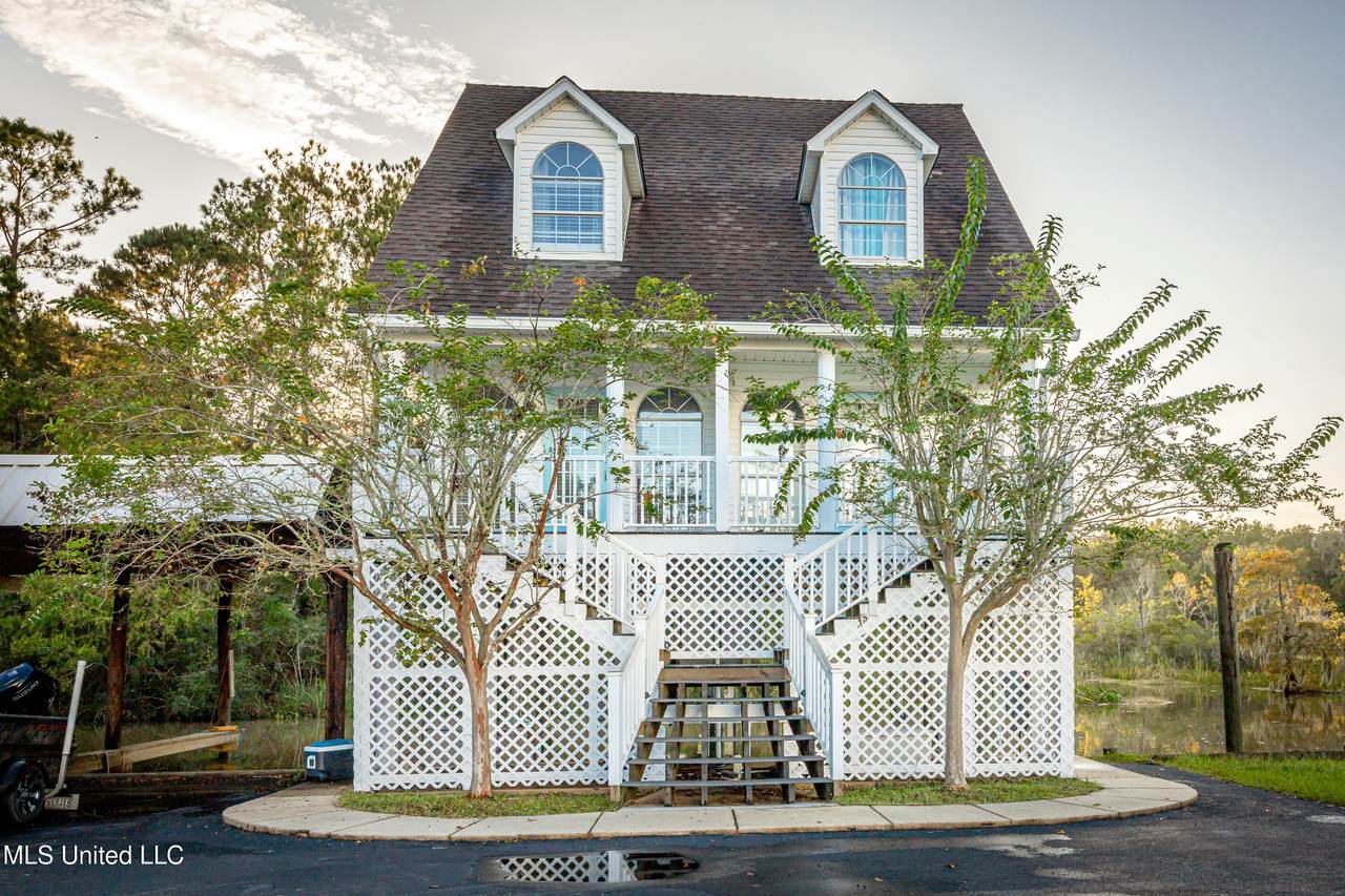 1102 Stanfield Point Road - Photo 1