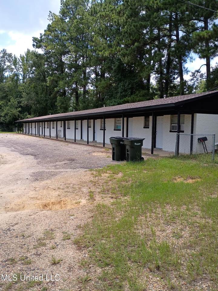 205 Dobbins Avenue - Photo 1