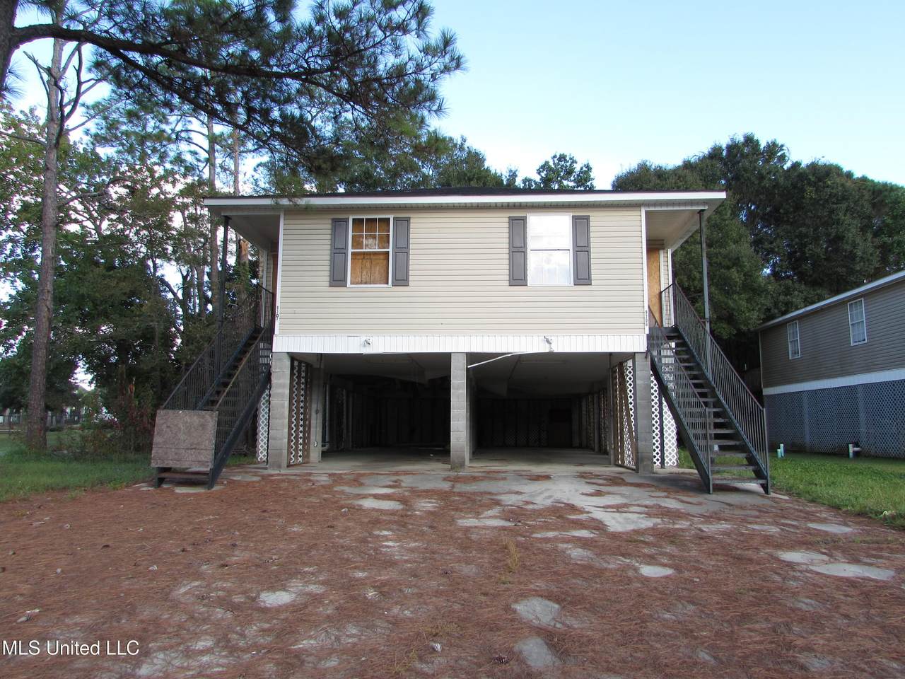 930 Park View - Photo 1