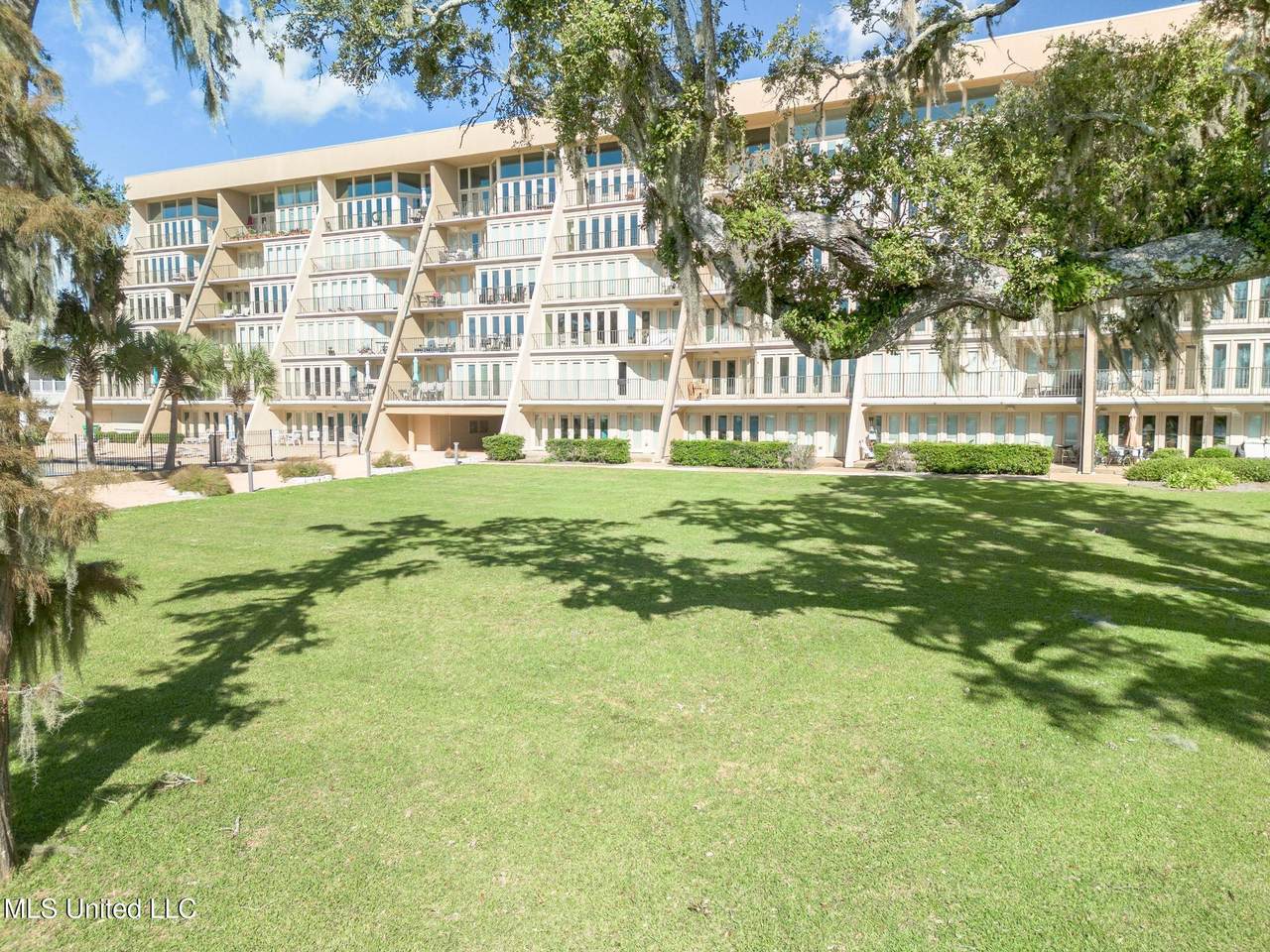 520 Beach Boulevard - Photo 1