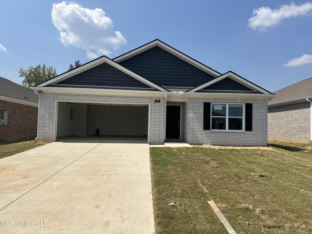 8 Thorn Tree Street - Photo 1