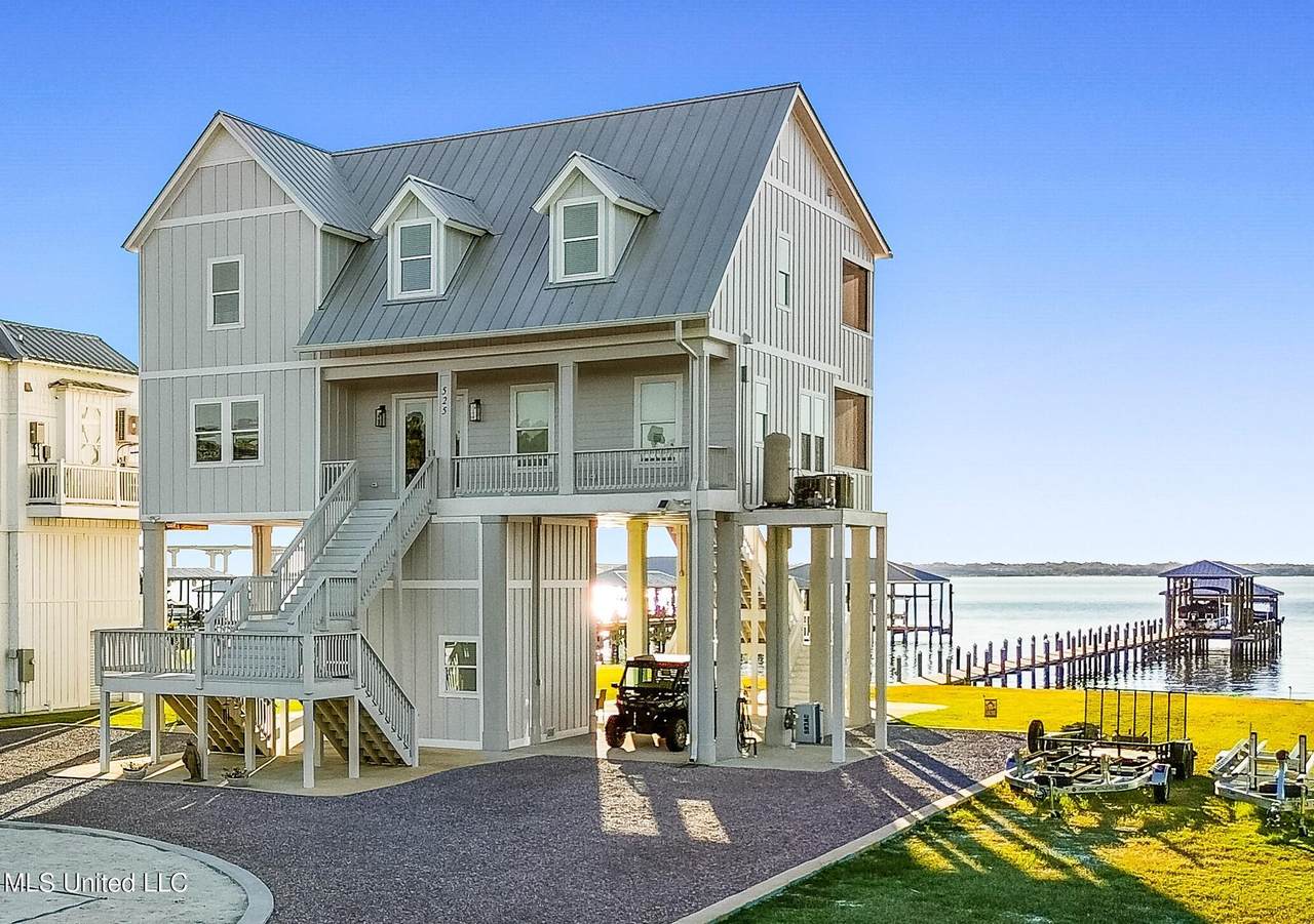 527 Sandy Hook Drive - Photo 1