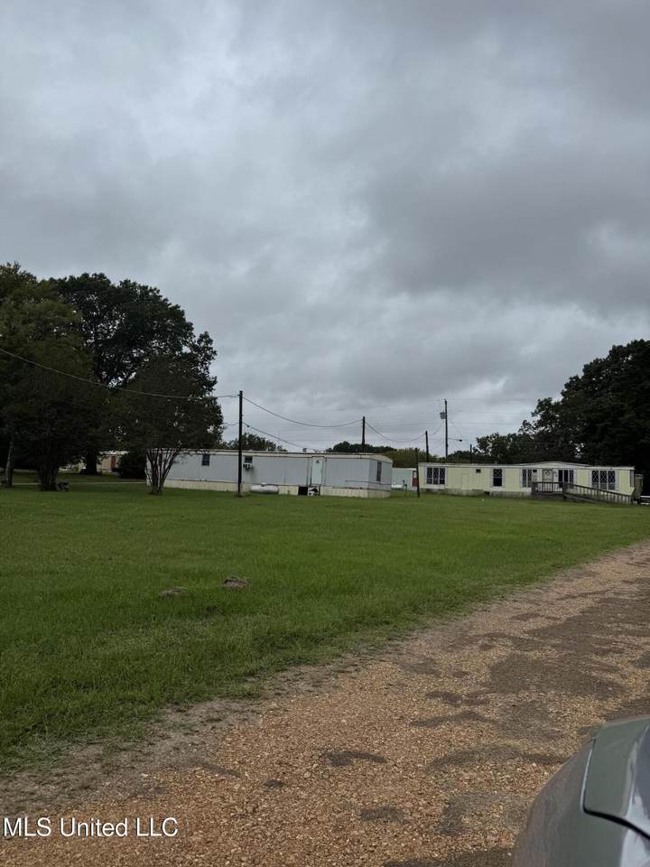 400 Red Hill Circle - Photo 1