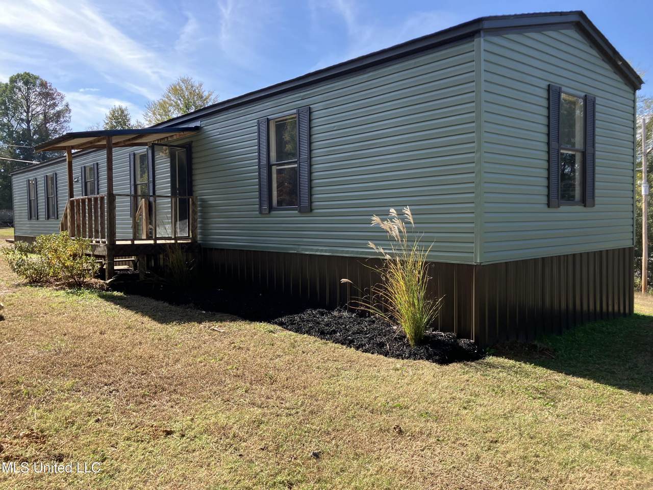 369 Leslie Road - Photo 1