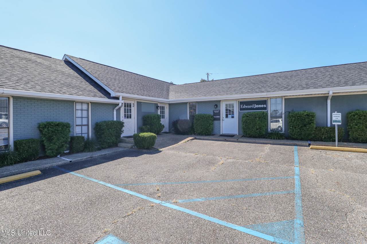 15465 Oak Lane - Photo 1