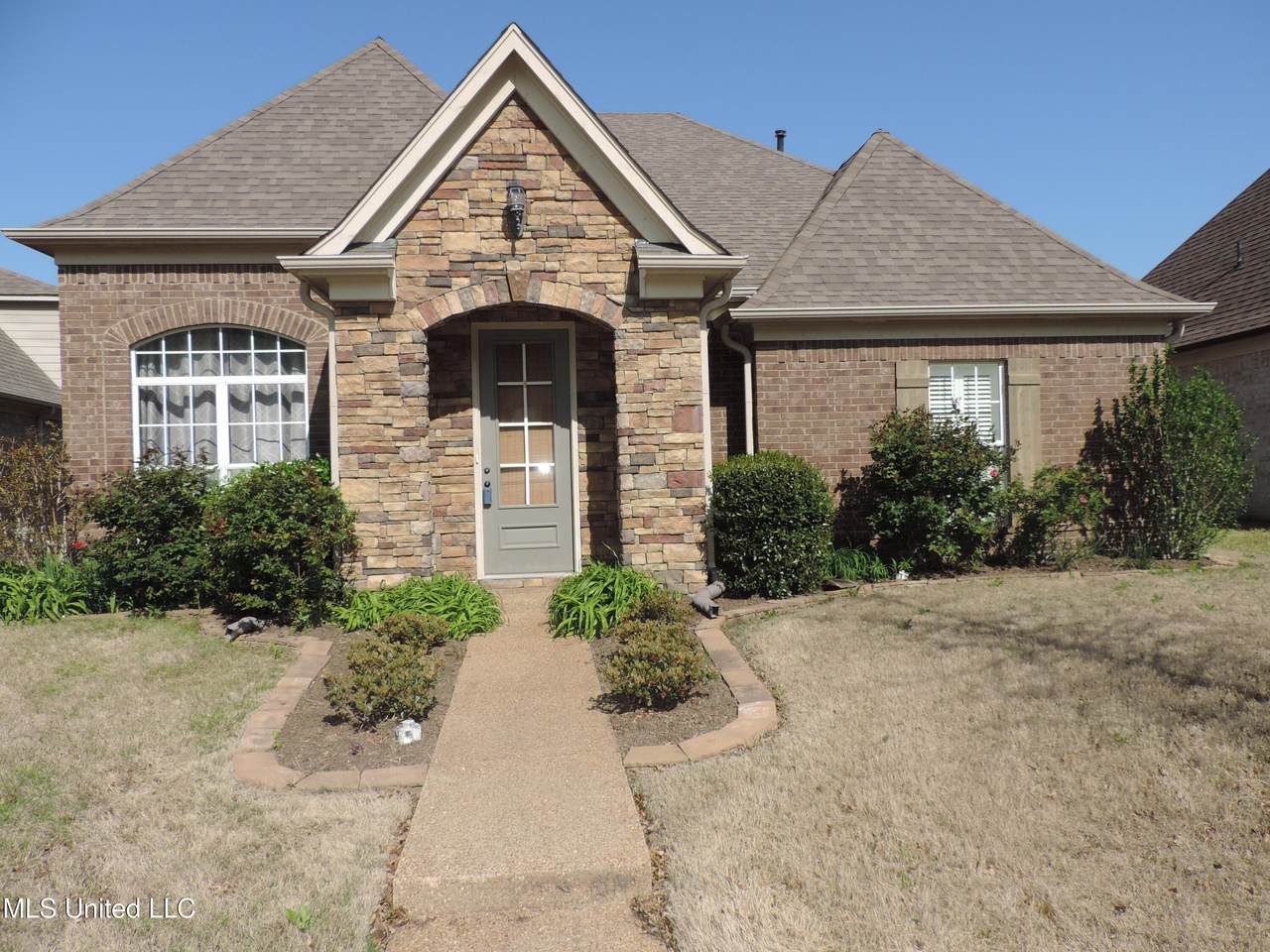 5784 Bedford Loop - Photo 1